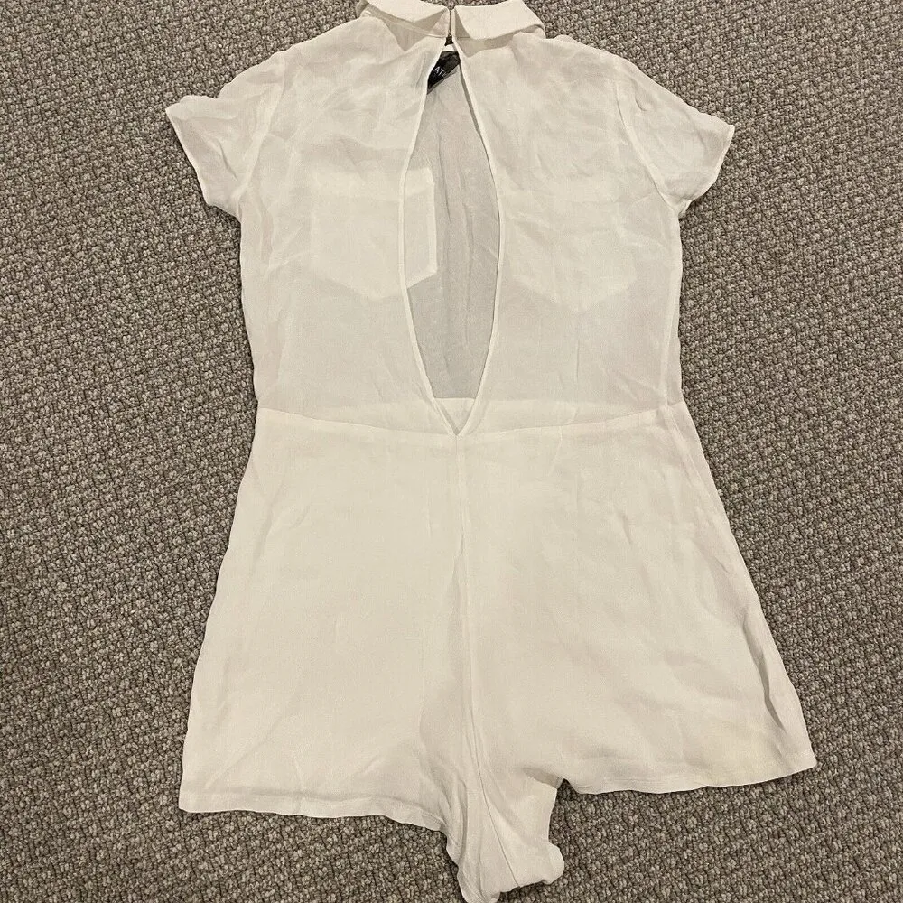 Reformation Romper Womens Sz  M White Sheer Shorts Keyhole Back Jumper Collar - Image 4