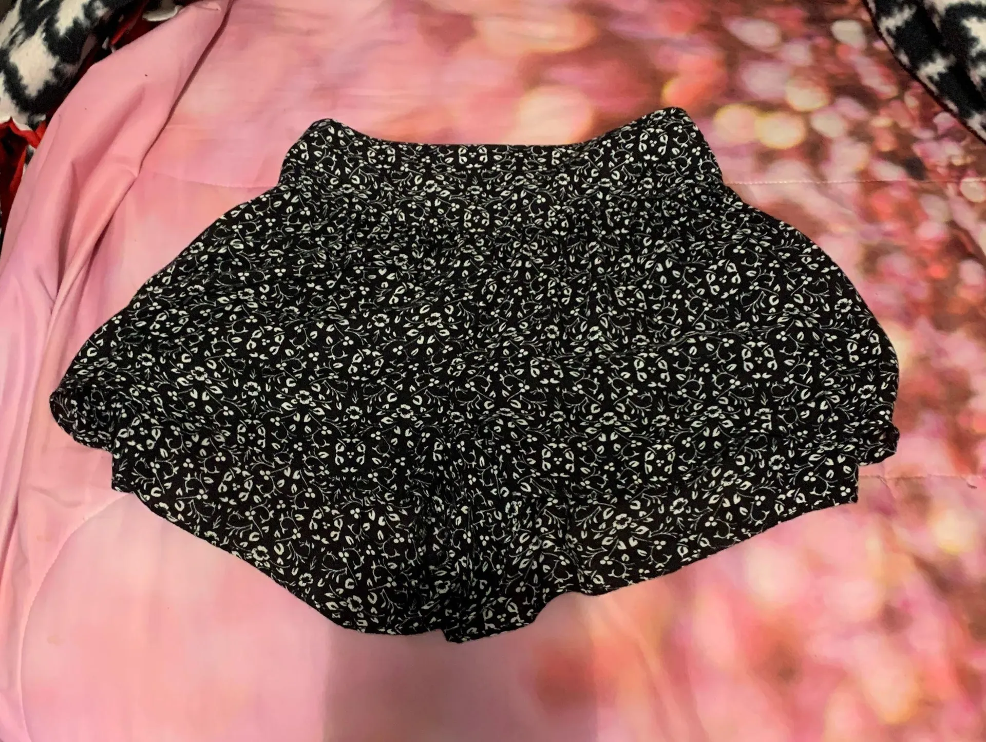 American Eagle Flowy Party High Waisted Shorts - Image 8