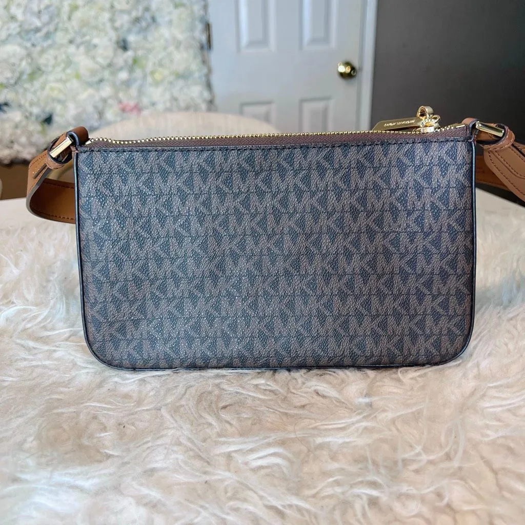 Michael Kors crossbody bag with AirPod case accesory - Image 7