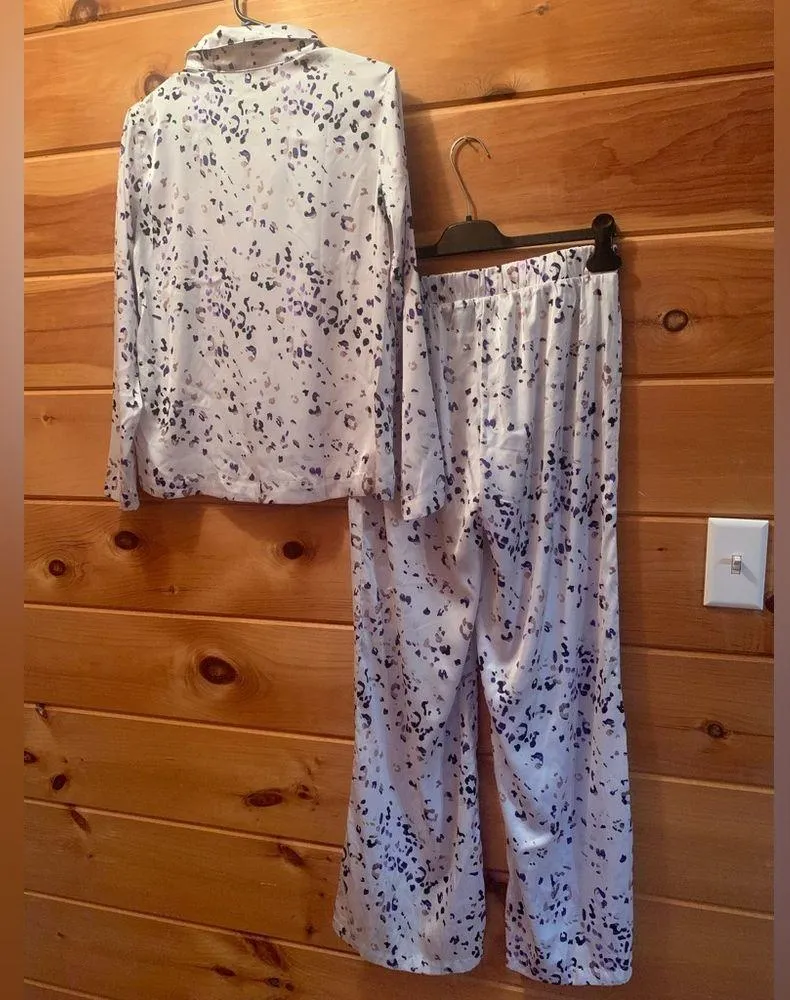 Tahari women’s XS pajama set. Button up. - Image 8