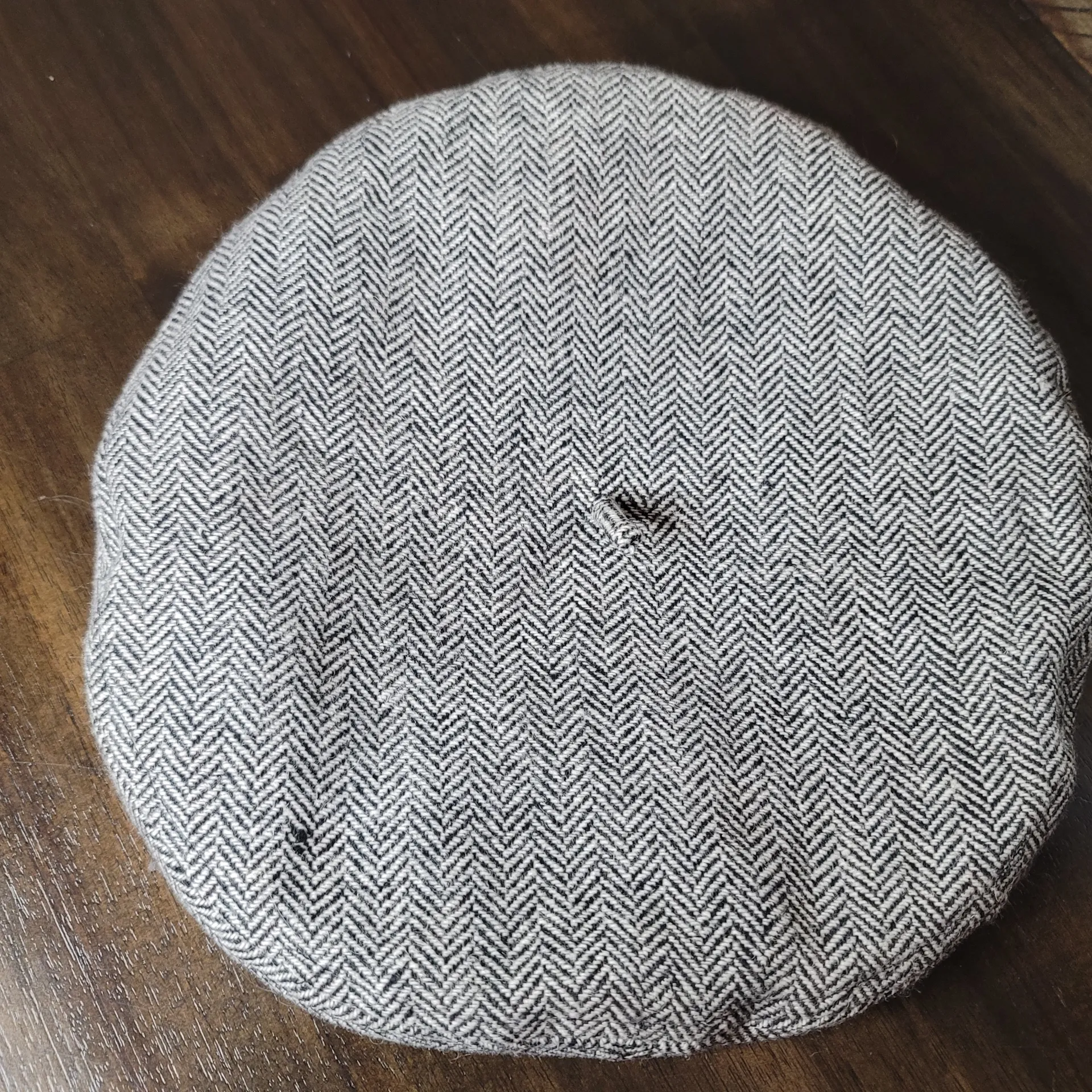Herringbone Patterned Beret Wool Blend Gray/White. Black - Image 8
