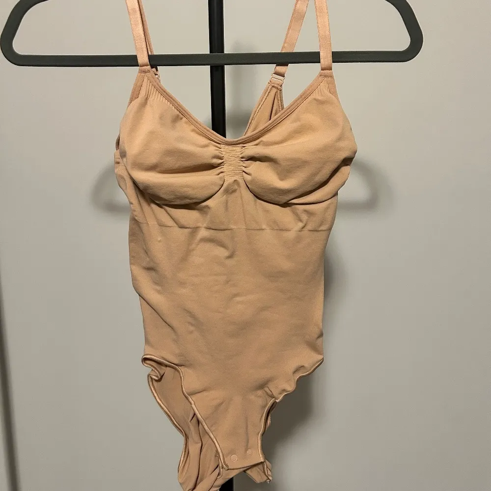 seamless sculpting brief bodysuit - Image 3