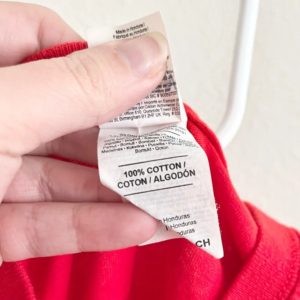 Be Wine Valentine’s Day Candy Heart Friday’s Red Cotton Graphic Shirt Size Small - Image 4