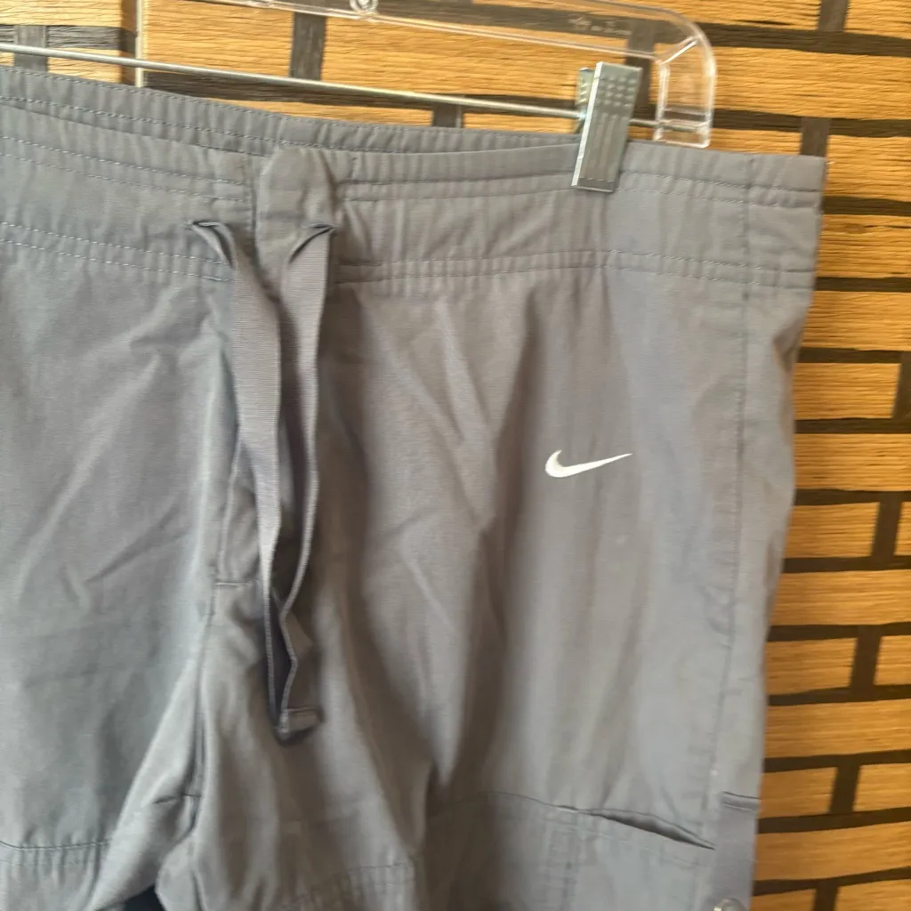 Nike Gray Cargo Crops Size Medium - Image 3