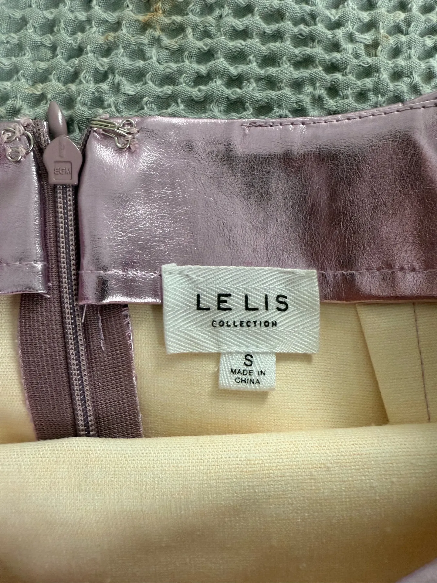 LE LIS Metallic Pink Mini Skirt - Image 3