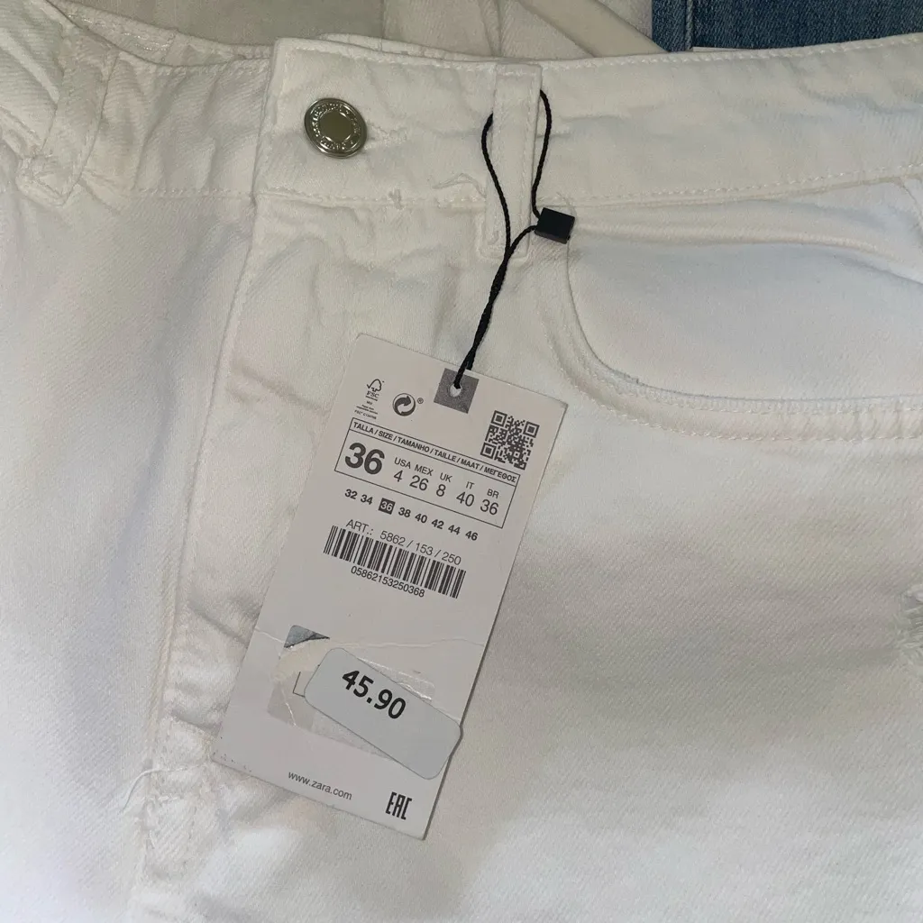 Zara Mom Fit White Jeans - Image 3