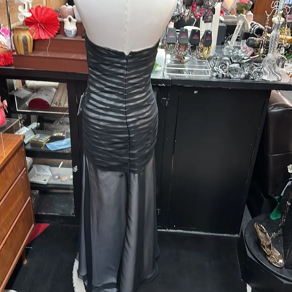 Impression Bridal sz 10 long black & gray formal dress - Image 3