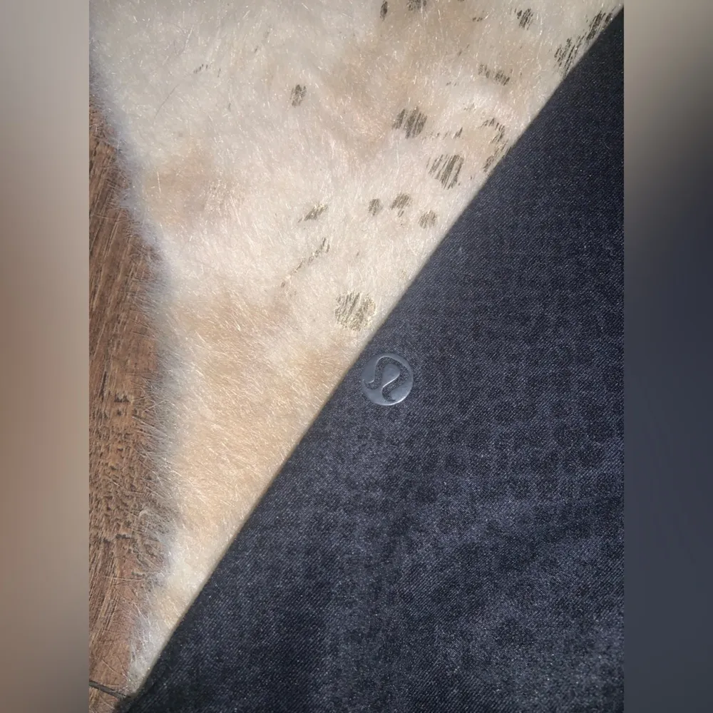 Lululemon embossed snakeskin black drawstring elastic waist activewear workout - Image 7