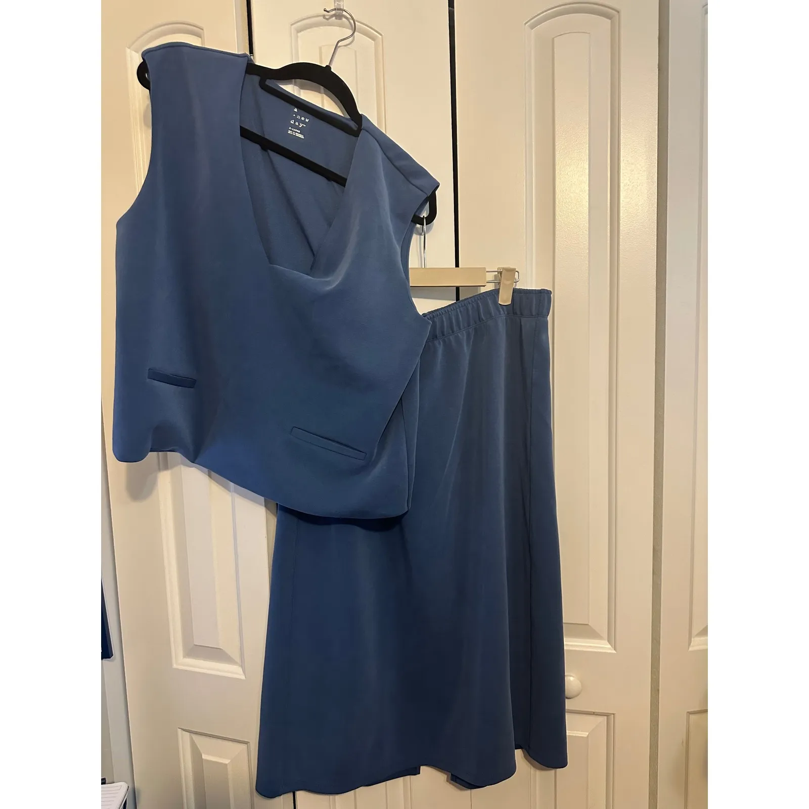 A New‎ Day Women's XL Sleeveless Vest Top & Midi Skirt Set Blue - Image 3