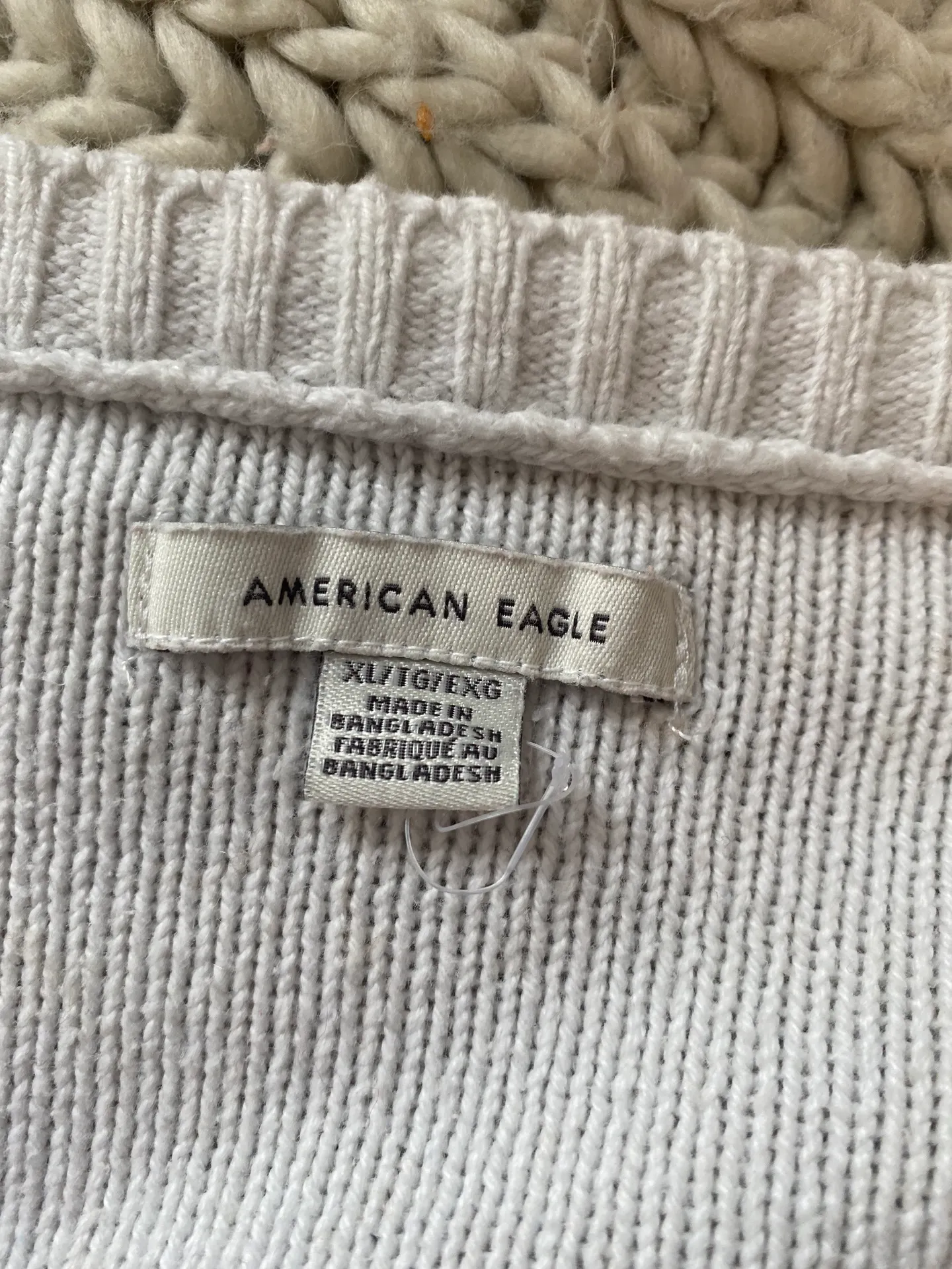 AE Cropped Cardigan - Image 3