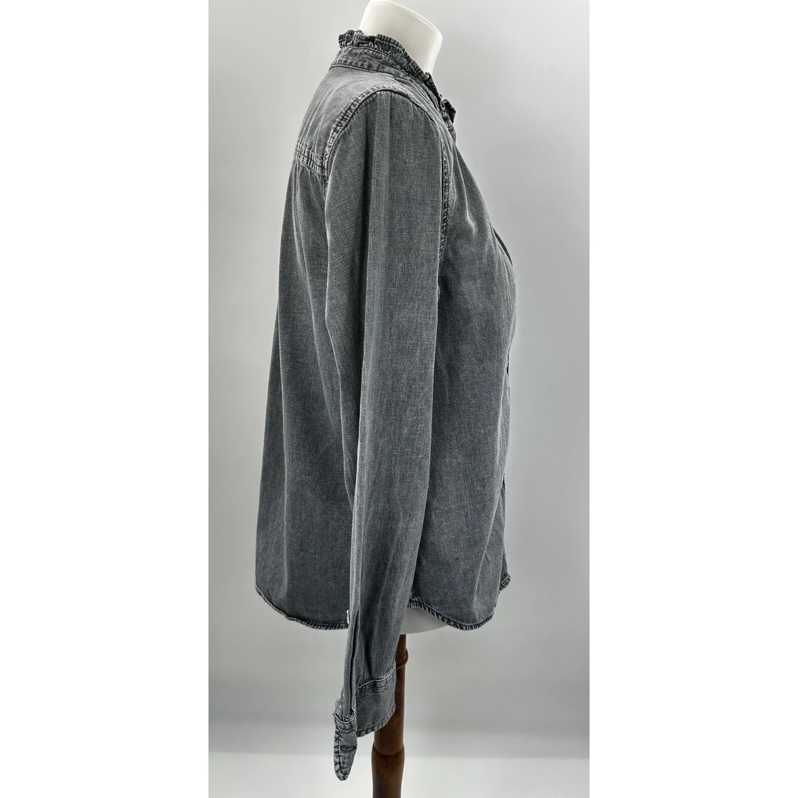 GAP Gray Ruffle Collar Denim Button Blouse Women’s Medium Tencel Lyocell - Image 4