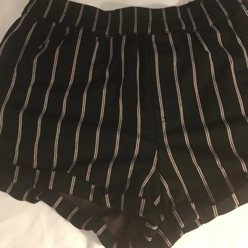 for ever 21 ladies shorts  M - Image 3