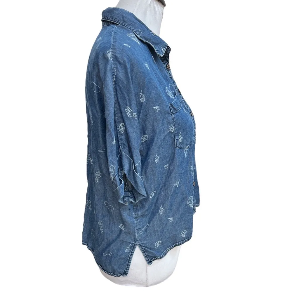 Wild Blue X Sadie Robertson Cropped Button Down Short Steve Shirt Denim Small - Image 2