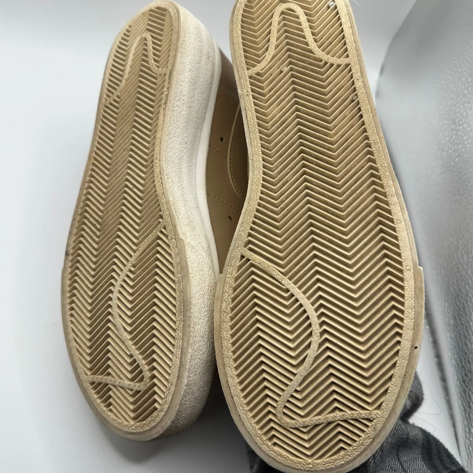 Nike Blazer Low Platform Casual Shoes Tan Suede Leather Women US 7 EUR 38 - Image 4