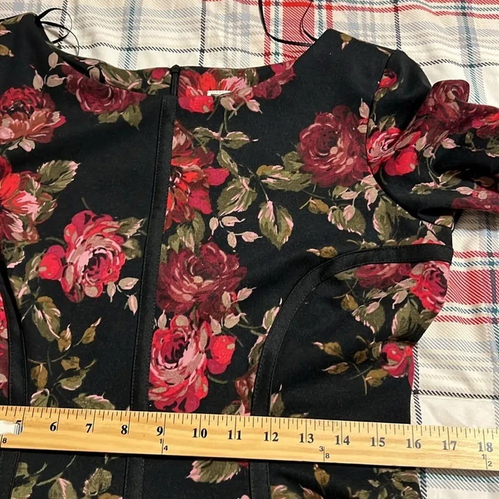 Julian Taylor womens size 10 dress zips up back berry black floral design new - Image 4