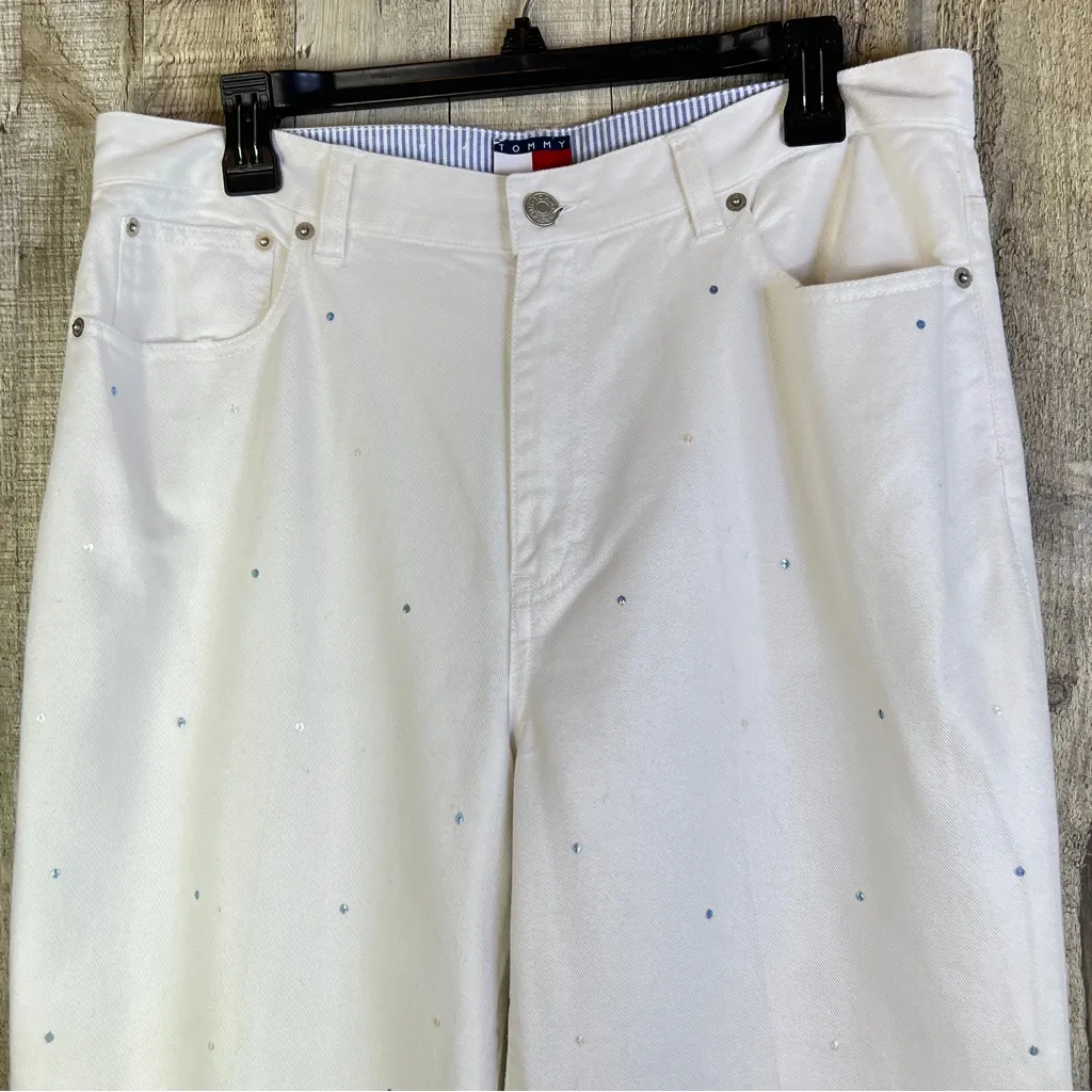 Tommy Hilfiger Size 14 White Denim Jeans Embroidered with A Floral Scene - Image 3
