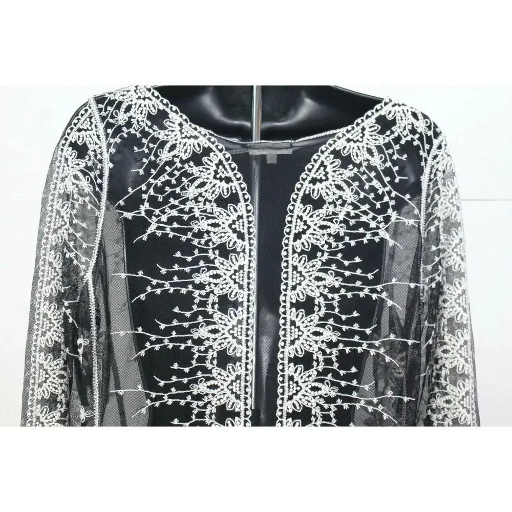 ladies Capri black&white blouse size M Size M - Image 6