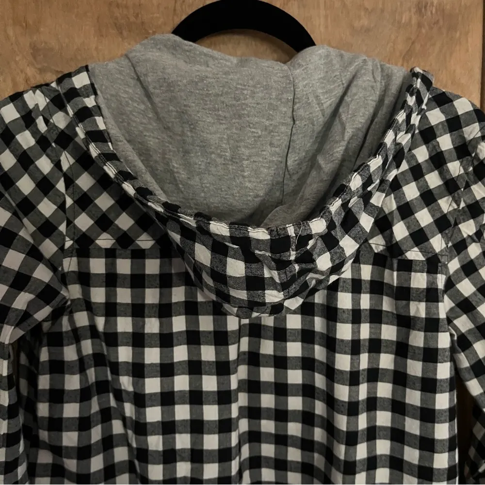 Girl Krazy White and Black plaid hooded button up top. Warm & cozy - Image 8