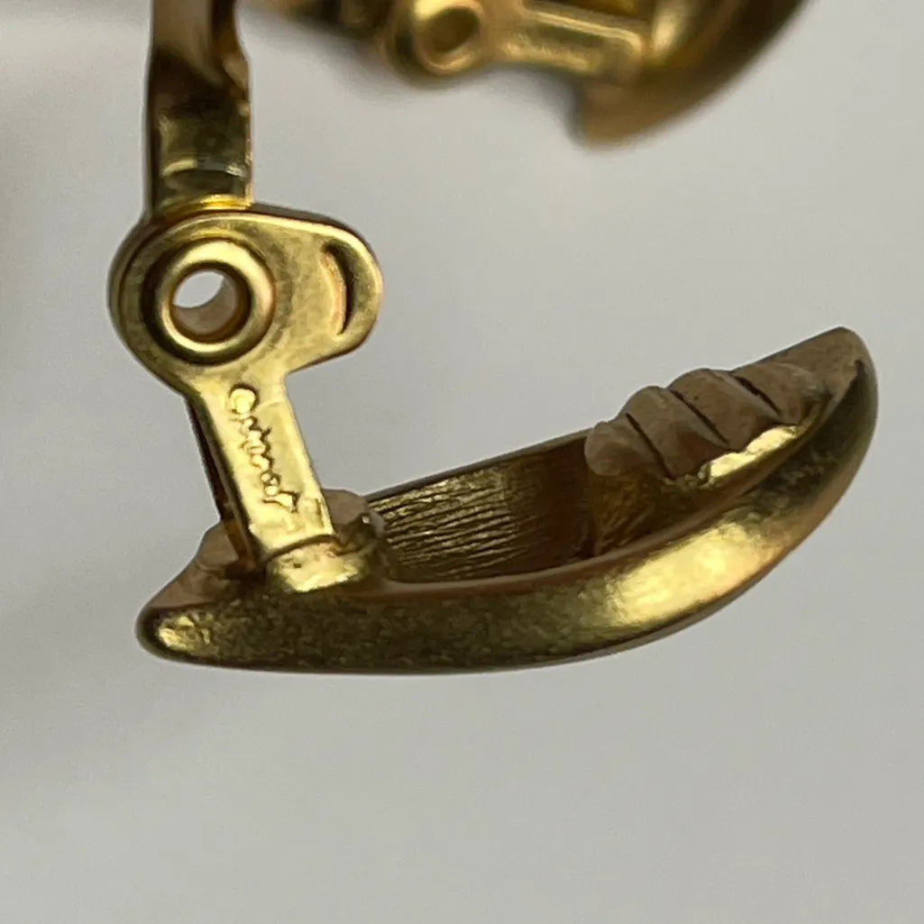 Monet clip on earrings gold brushed gold tone signed 1” tall vintage - Image 4