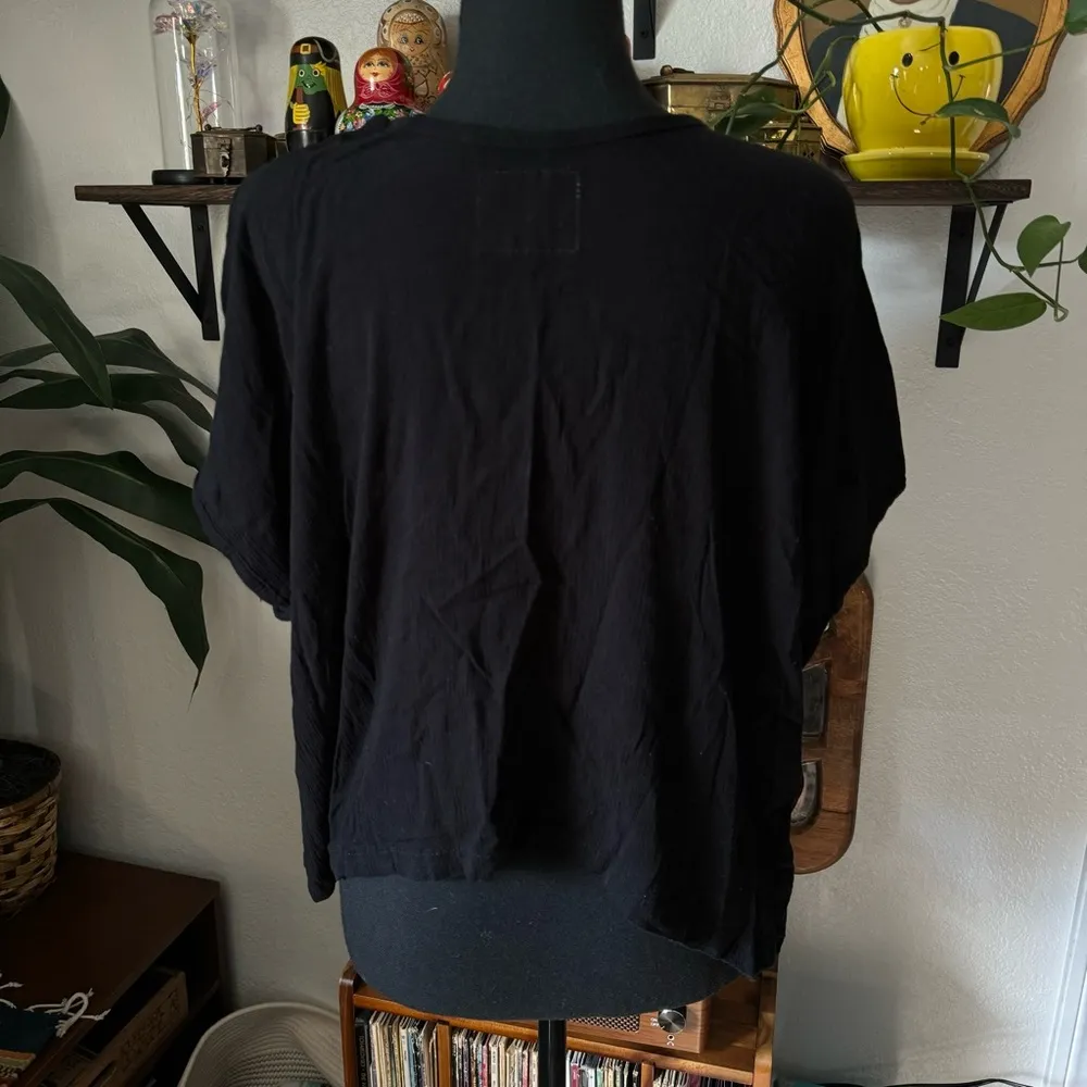 Tonlé Black Crepe Cropped Boxy Shirt - Image 4