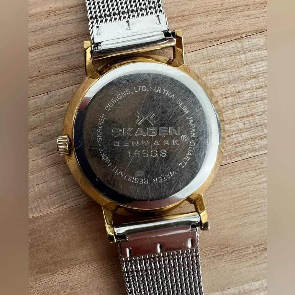 Skagen Ladies Watch Silvery White Dial Date Window Adjustable Stainless Bracelet - Image 7