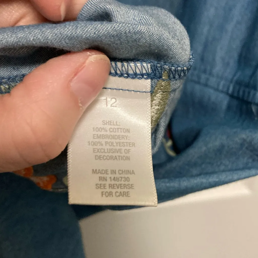 Westport 1962 Blue Chambray V Neck Embroidered Floral Sleeveless Shift Dress - Image 3