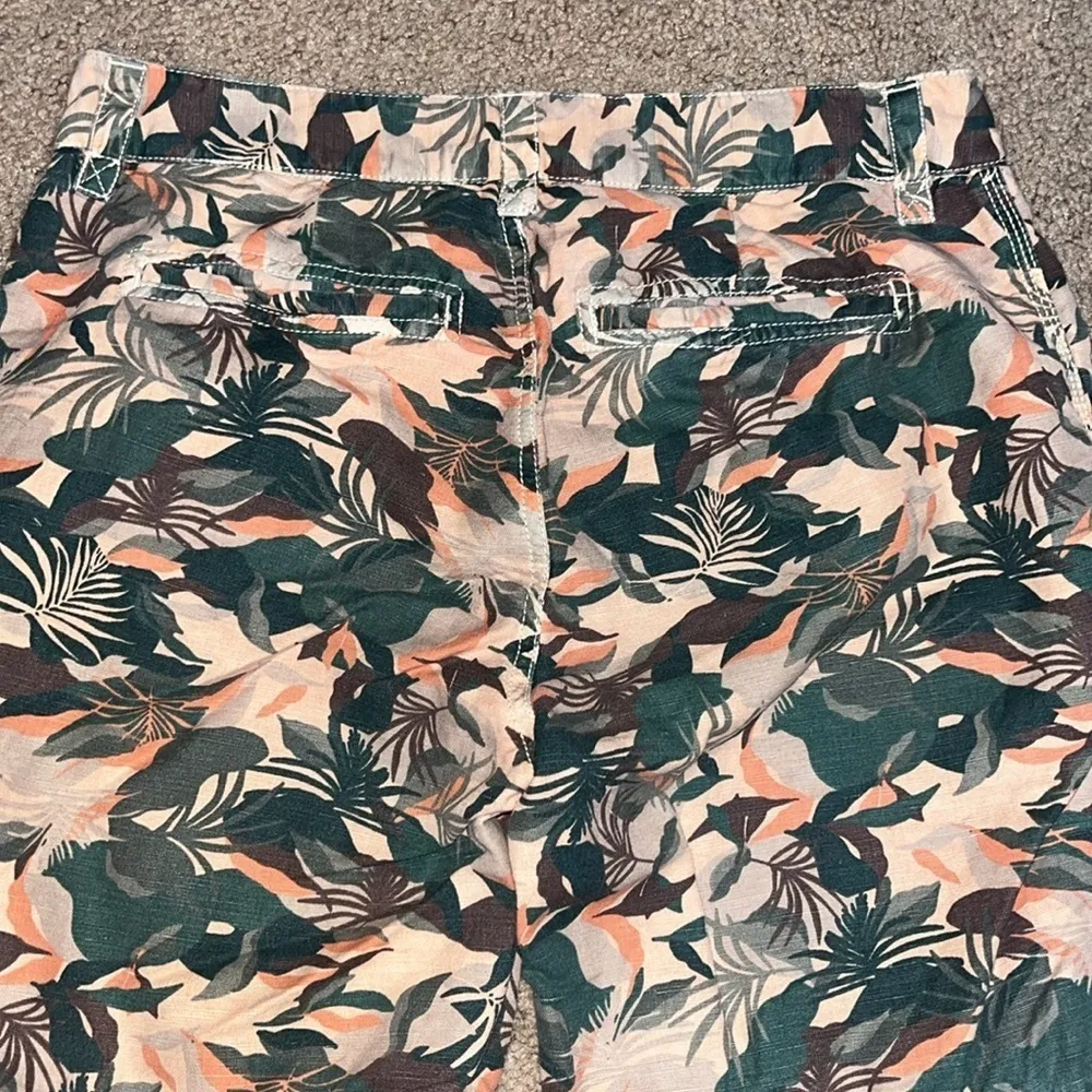 Sundance Lagoon Camo Linen Blend Convertible Cargo High Rise Ankle Pant Green 6 - Image 7