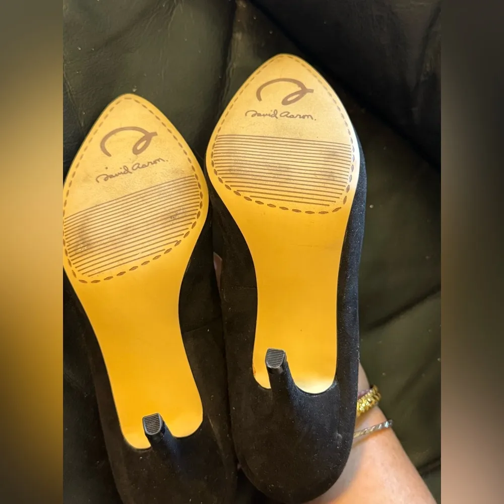 Women’s size 7 Sophisticated Black Heels with Classic Design - Image 5