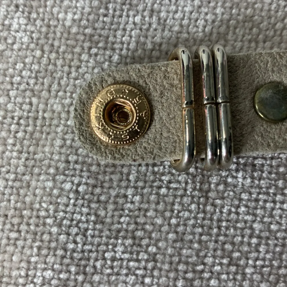 Vintage King Star Peach Cream Leather Faux Gem Gold Tone Bracelet - Image 4