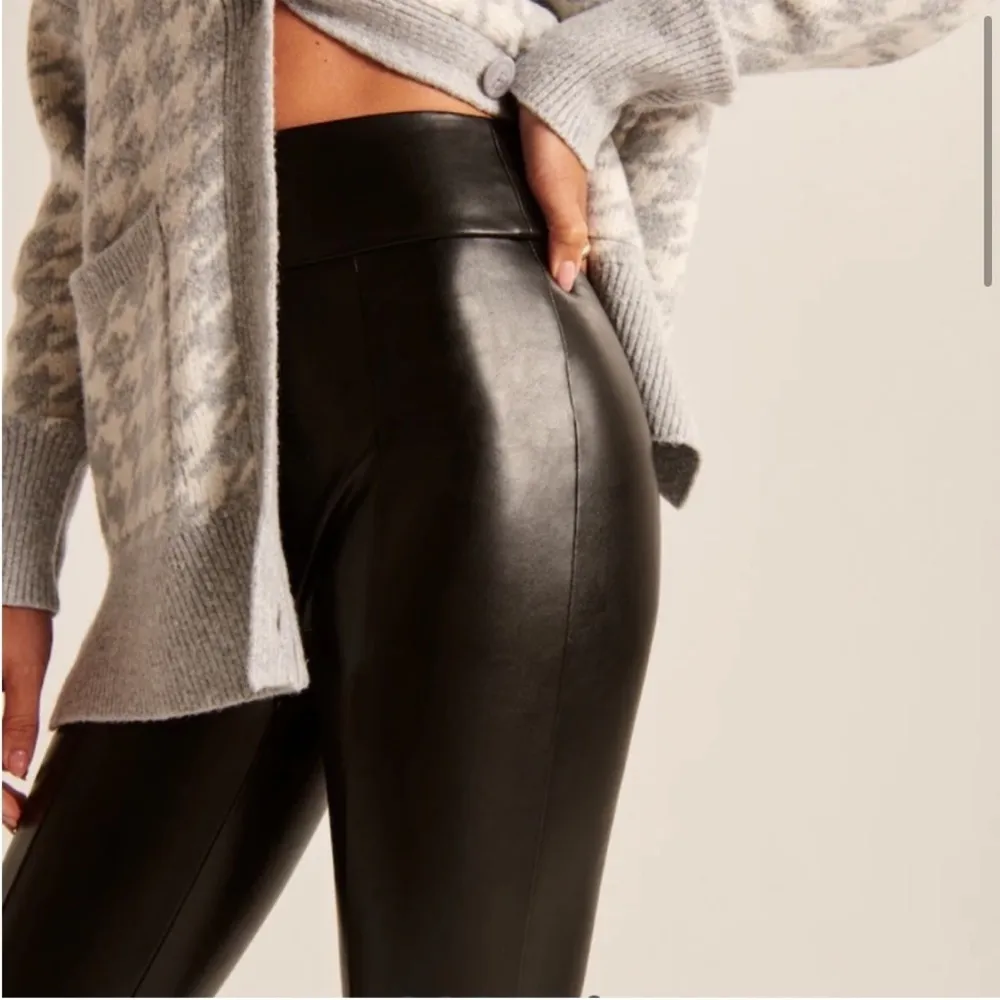Abercrombie &‎ Fitch Vegan Faux Leather Stretch Zip-Ankle Leggings Pants … - Image 5