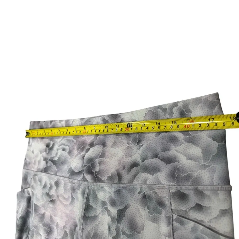 Athleta Hi Rise Salutation Stash Tight Floral Motif Sz XL Gray/White Compression - Image 6