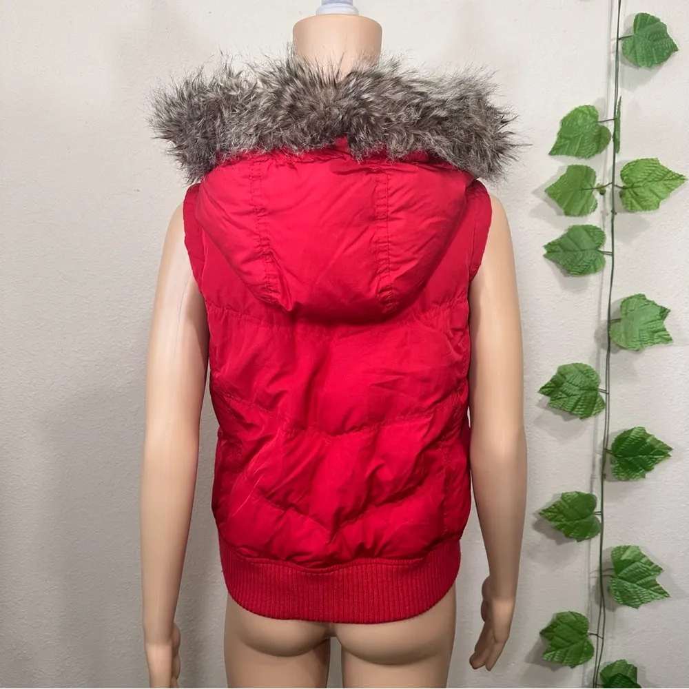 Retro Gap Red Puffer Vest Hood - Image 13