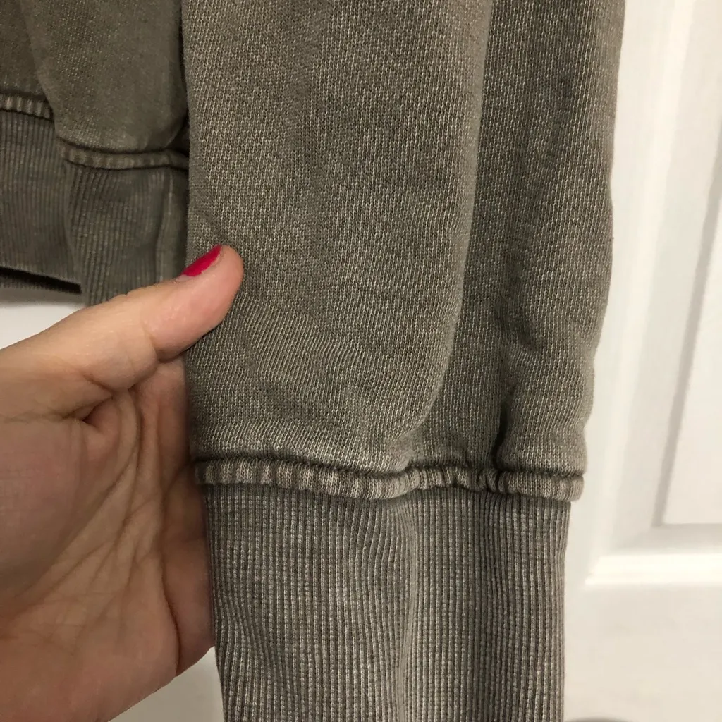 Guess hooded‎ sweatshirt women’s size large rustic - Image 5