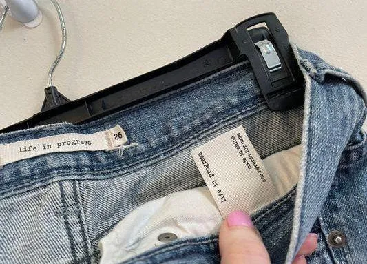 Distressed Cropped Jeans - Image 9