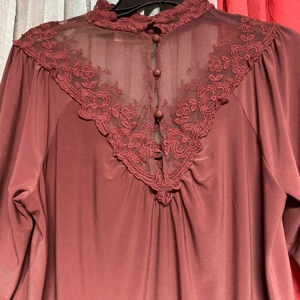 Uncommon job XL blouse - Image 2