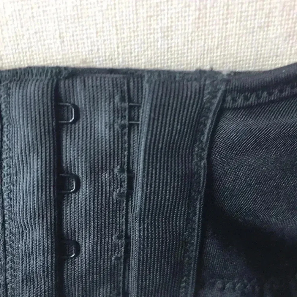 EUC  PLAYTEX WOMENS SZ 44DDD WIDE STRAP BLACK BRA - Image 6