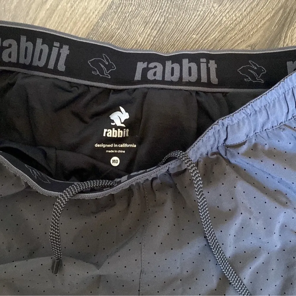 NWT Rabbit Repeats 4" Short Blackened Pearl Size Medium Gray - Image 4