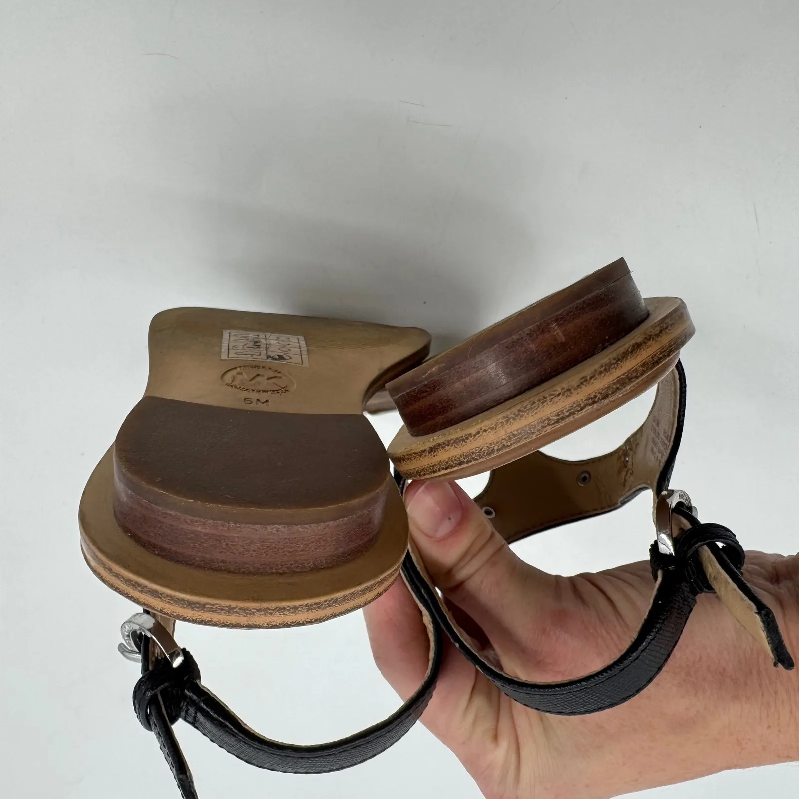 Michael Kors Women's MK‎ Plate Logo Thong Flat Sandal Black Leather Size 6 - Image 4