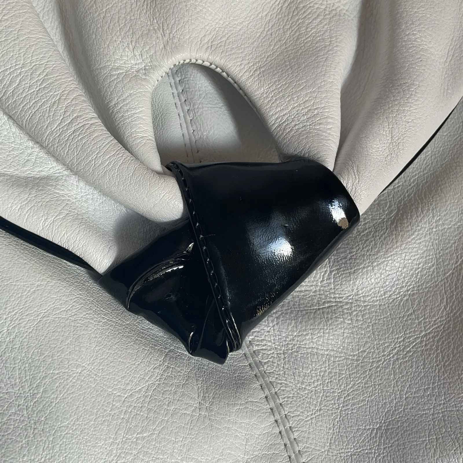 Vintage Aspects 90s Y2K Style White Faux Leather Shoulder Bag Ruched Flap Purse - Image 7