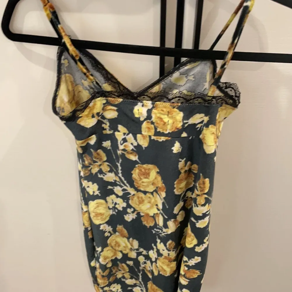 NWT Urban outfitters floral lace velvet dress xs - Image 2