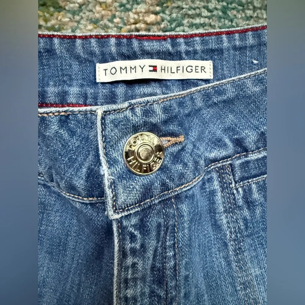 Vintage Y2K Tommy Hilfiger denim logo Jean shorts, size 8 - Image 2