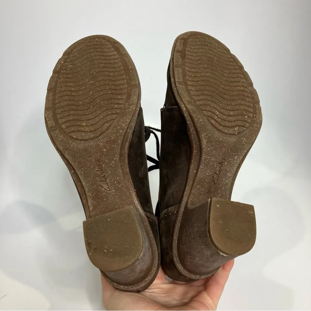 Clarks heeled booties brown leather lace up booties size 8.5 - Image 5
