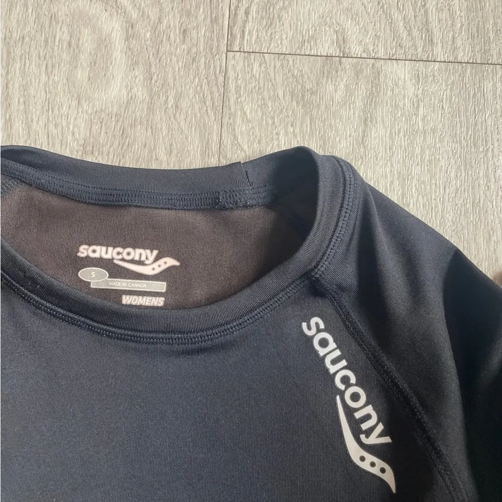 Saucony Black and Blue Short Sleeve Performance Tee - Image 2