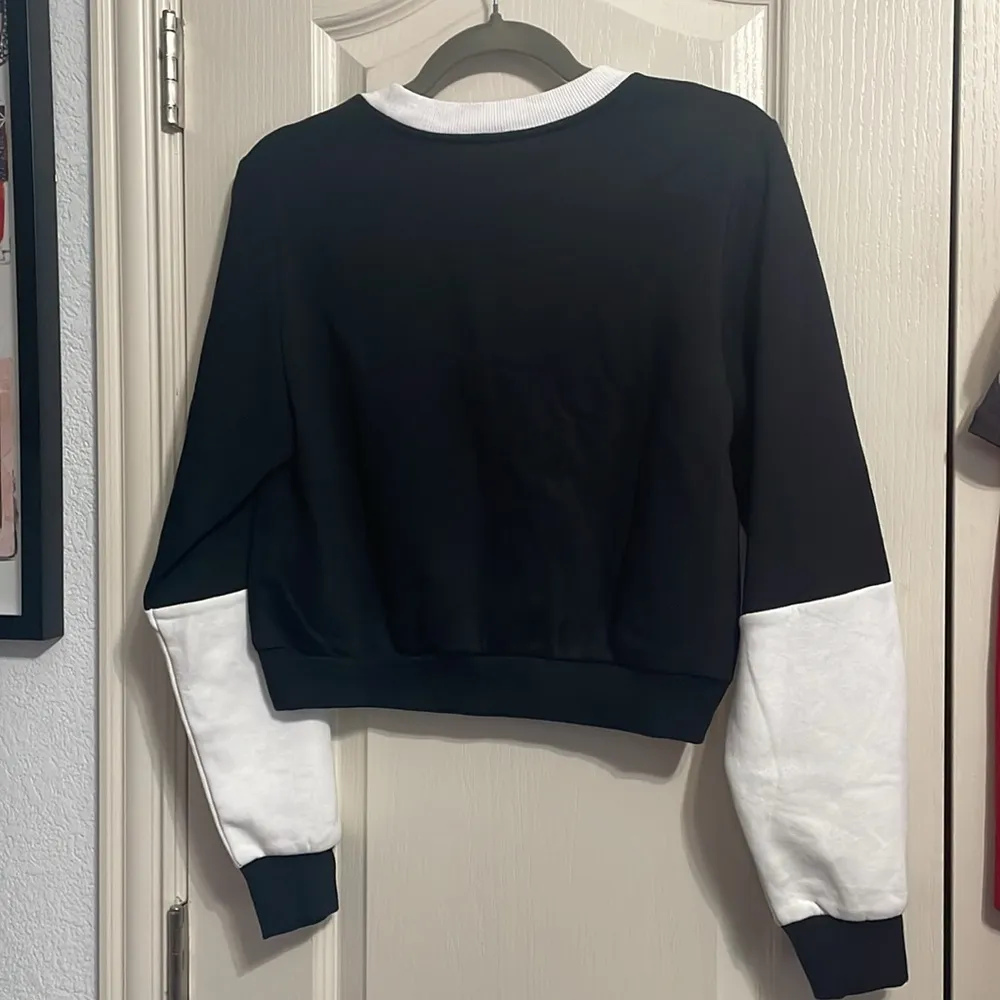 💙 NWT True Religion Black Colorblock Logo Shrunken Sweatshirt - Image 4