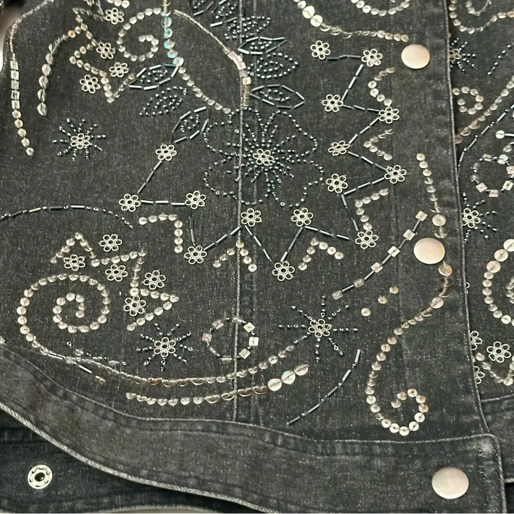 Susan Bristol Elegant Beaded Black Denim Trucker Jacket Sparkly Bling Swirl - Image 13