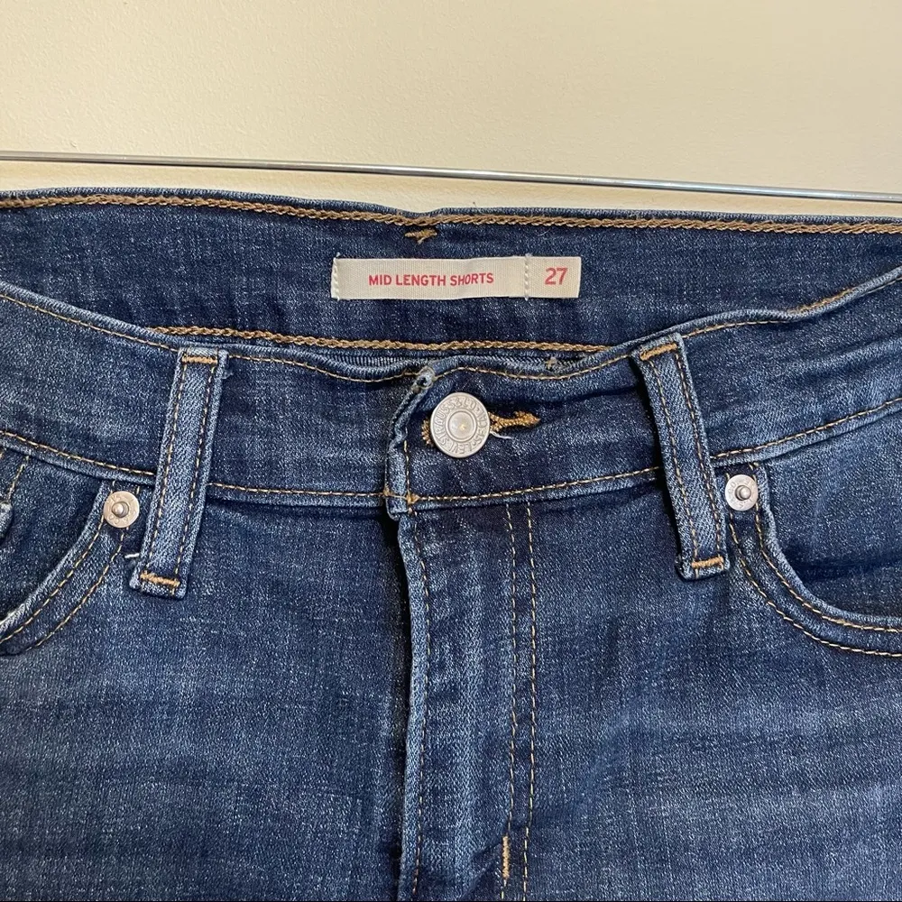 Levi's Mid Length Denim Short in Maui Ocean Depths Dark Wash Size 27 - Image 3