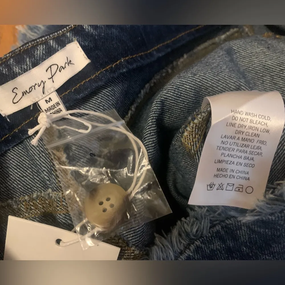 NWT emory park Frayed Split Front Denim Midi Skirt size M - Image 9