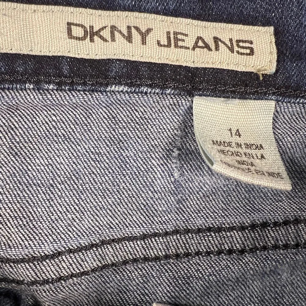 DKNY Jeans Mid Rise Dark Acid Wash Straight Leg Ankle Jeans 26" Inseam Size 14 - Image 4