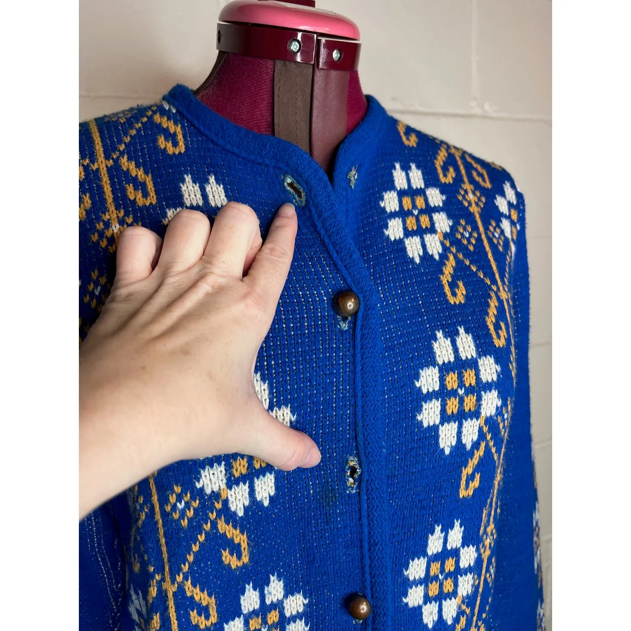 bobbie brooks Cardigan sweater intarsia floral blue white yellow 1950s - Image 4