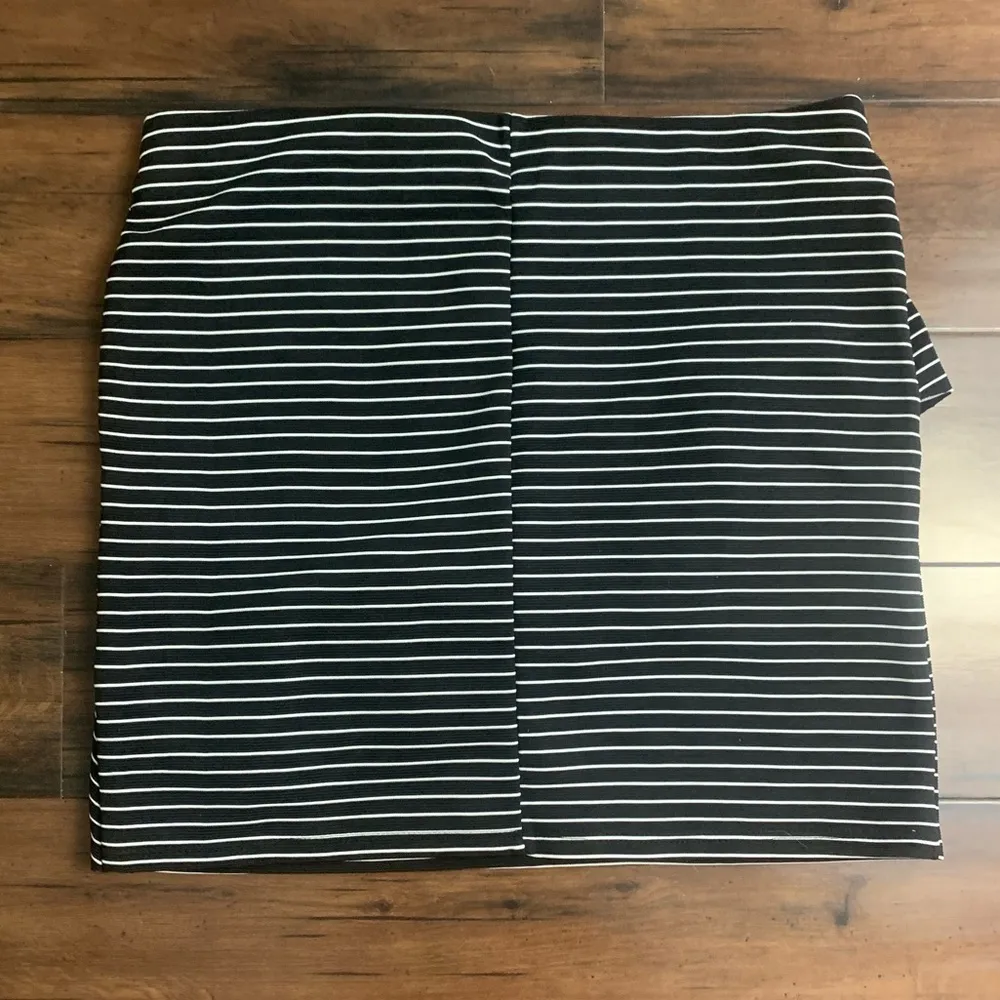 Zara Striped Ruffle Mini Skirt - Size M - Image 5